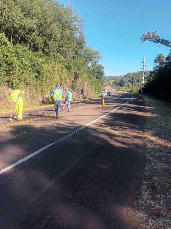 Choque y fuga en Capioví: un camión perdió parte de su cargamento de vinos 6 WhatsApp Image 2026 05 19 at 17.17.222222 - 5