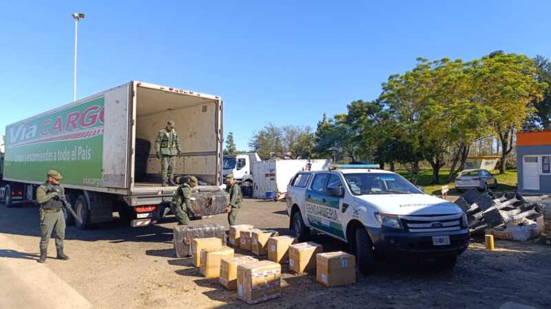 Gendarmería secuestró 13 mil paquetes de cigarrillos de contrabando en Corrientes 2 Contrabando en Corrientes: Gendarmería secuestró 13 mil paquetes de cigarrillos