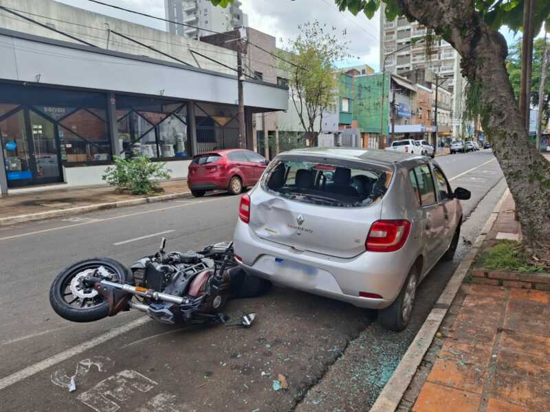 Posadas: un motociclista resultó herido tras un choque con un auto en microcentro accidente moto auto en Posadas