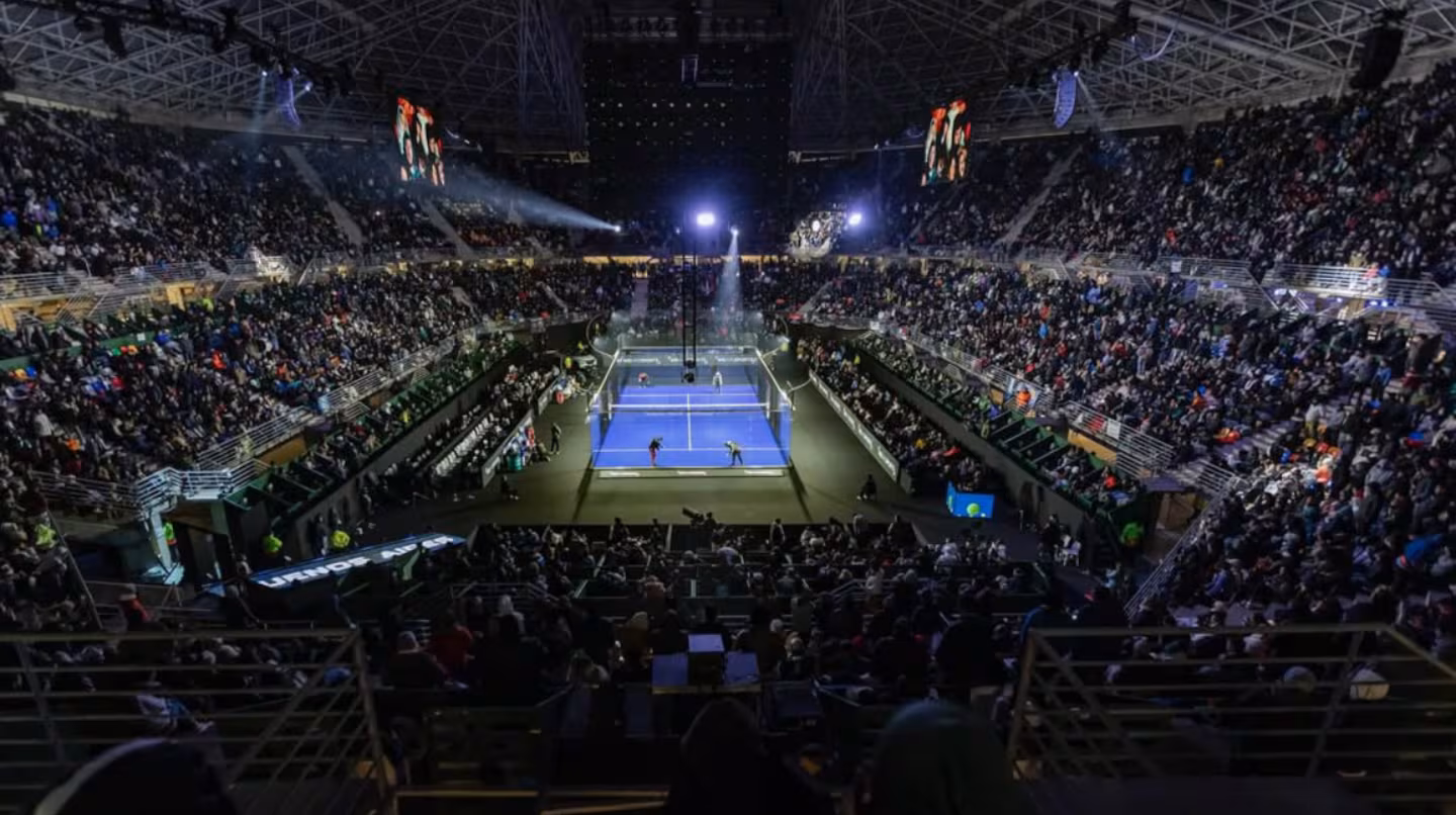 Leandro Augsburger y Juan Lebrón debutaron con triunfo en el Buenos Aires Premier Padel P1 tras vencer en dos tie break a Sastre y Villalonga. El misionero ya está en octavos.