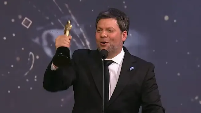 Guido Kaczka alza el Martín Fierro de Oro 2026 en una gala marcada por la emoción y el reconocimiento a la televisión abierta.