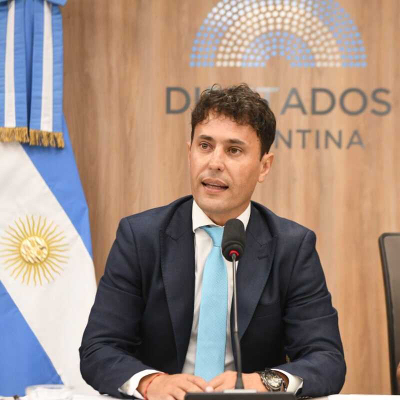 El presidente de la Comisión de Deportes de Diputados, Jorge Chica, alertó sobre la crisis del deporte argentino, la falta de financiamiento del ENARD, el abandono del alto rendimiento y el impacto en atletas olímpicos y paralímpicos.