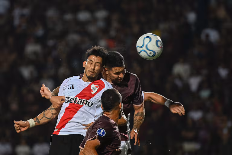 River ganó un partidazo en Venezuela y quedó a un paso de la clasificación 3 River derrotó 2-1 a Carabobo en Venezuela con un gol agónico de Maximiliano Salas y quedó a un paso de la clasificación en la Copa Sudamericana 2026. Hubo expulsados, polémicas y un final épico.