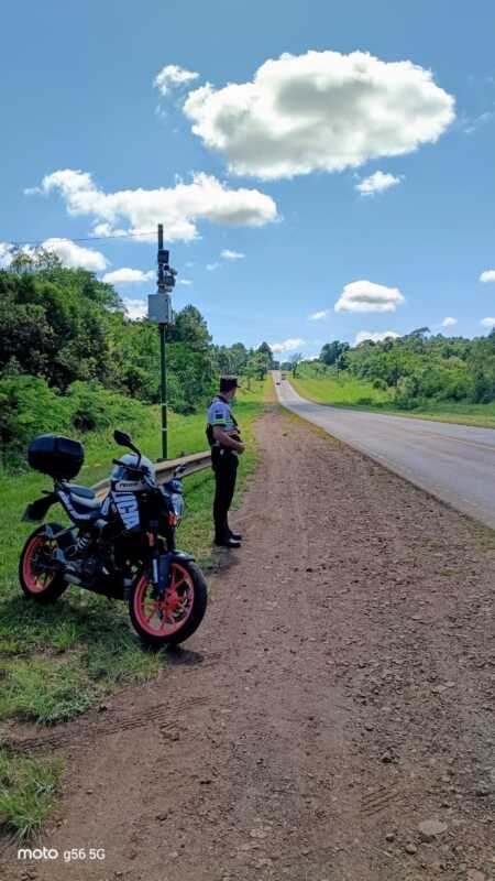 Amplio despliegue policial en Misiones: refuerzan controles y presencia preventiva en barrios, chacras y rutas 8 La Policía de Misiones intensificó operativos preventivos en toda la provincia con patrullajes, controles viales y monitoreo en tiempo real en los 79 municipios.