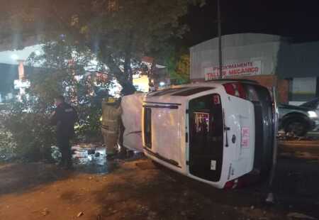 Violento vuelco en San Lorenzo: conductor huyó herido y habría estado alcoholizado vuelco 1 - 4