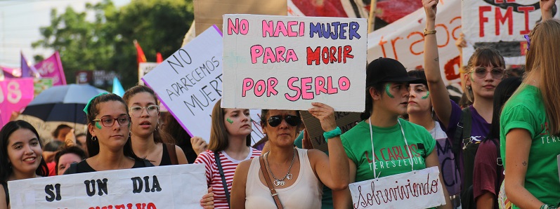 Femicidios en Misiones: alertan por el tercer caso del año y denuncian fallas en la búsqueda e investigación de Dulce Candia A once años de Ni Una Menos, MuMaLá Misiones advirtió sobre el aumento de los femicidios y cuestionó la investigación por el asesinato de la adolescente Dulce Candia en Eldorado. Foto: Ana Espinoza (Archivo: Marcha 8M 2020 - Posadas).