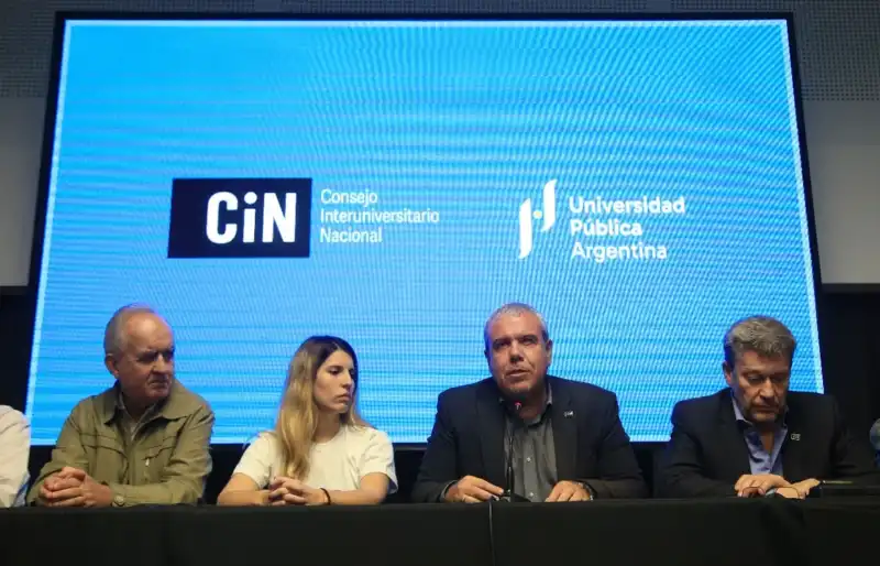 Ante el riesgo de una derrota en la Corte, el Gobierno acerca una propuesta a las universidades.