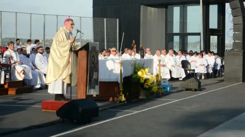 Corpus Christi reunió a miles de fieles en Posadas en una multitudinaria celebración de fe Corpus