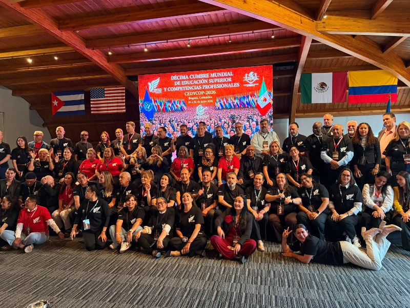 Misioneros fueron distinguidos en la X Cumbre Mundial de Educación Superior y Competencias Profesionales CEDYCOP 2026 Los profesionales misioneros Daniel José Szewaga y Silvia Andrea Zucco fueron distinguidos con el Doctorado Supremo Honoris Causa durante la X Cumbre Mundial CEDYCOP 2026 realizada en Bogotá.