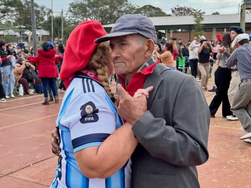 Chamameceros Sangre Nueva celebra el Día de la Bandera con un gran "Banderazo" en Posadas 4 Enchamigada San Isidro 4 - 3