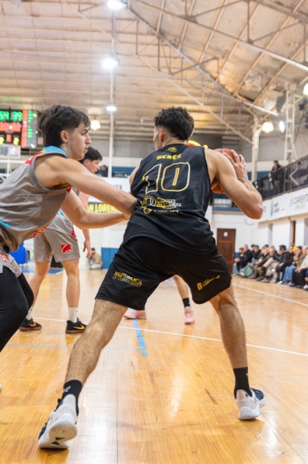 CAPRI presentó una protesta formal ante la CAB por la participación de Gerez 1 CAPRI elevó una protesta institucional ante la CAB por la participación de Gonzalo Gerez en el tercer juego de la serie ante San Lorenzo de Monte Caseros. El club misionero solicitó informes y pidió aclaraciones sobre el procedimiento disciplinario aplicado.