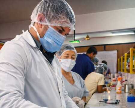 Javier Marx, coordinador de la Red de Laboratorios de Misiones, destacó el papel fundamental de los bioquímicos en el diagnóstico, la vigilancia epidemiológica y la atención sanitaria.