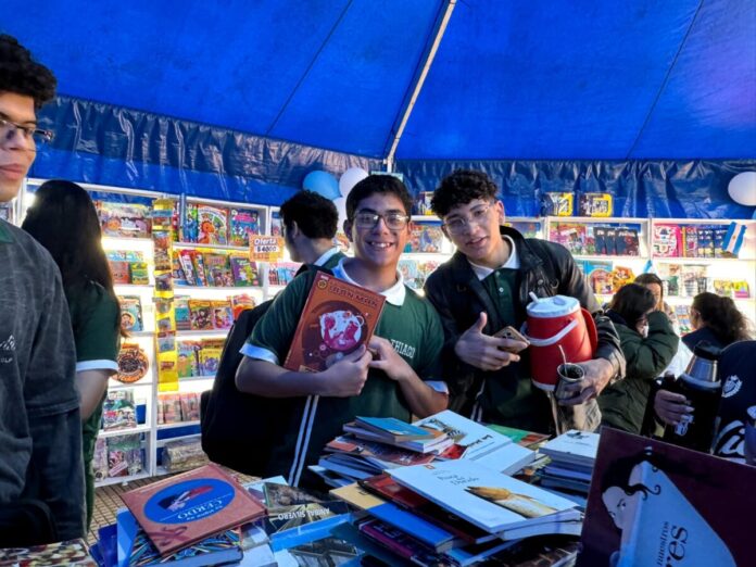 Feria del Libro: miles de estudiantes colmaron las primeras jornadas Libro