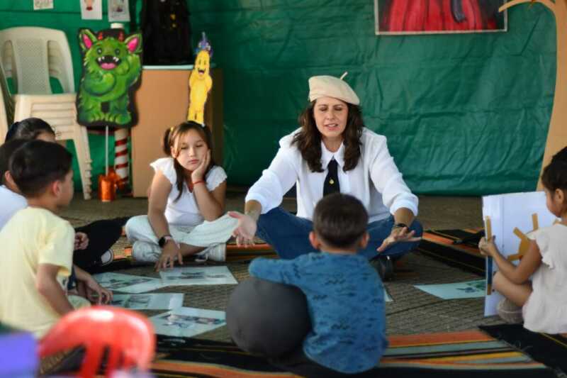 Feria del Libro: miles de estudiantes colmaron las primeras jornadas 4 Libro