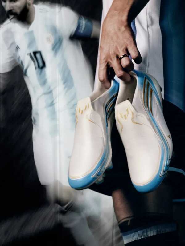 “El último tango”: Messi presentó los botines que usará en su despedida de los Mundiales 5 Messi 2 - 4