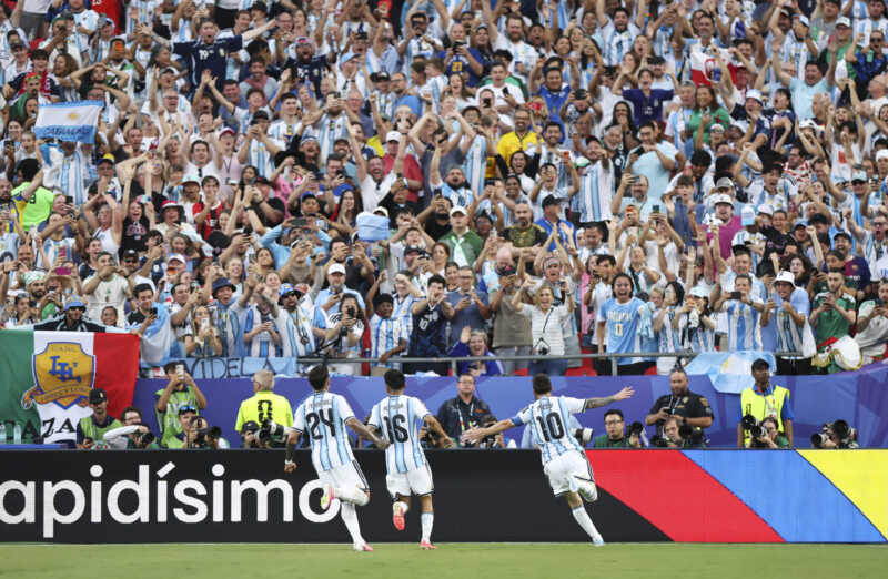 Selección Argentina: qué resultados necesita para clasificar a los 16avos de final del Mundial 2026 2 La Selección Argentina enfrenta a Austria por la segunda fecha del Mundial 2026 y puede asegurar su clasificación a los 16avos de final. Qué resultados necesita el equipo de Lionel Scaloni.