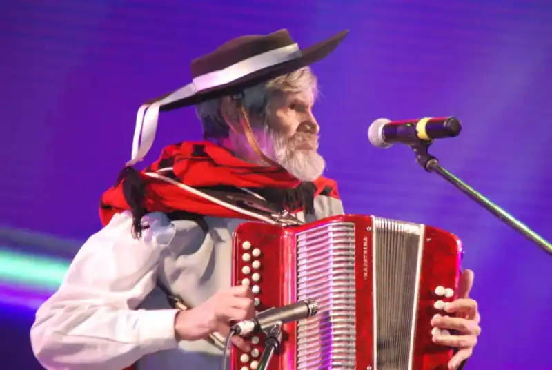 Falleció Moni Encina, el ídolo misionero Eduardo “Moni” Encina falleció este martes en Posadas a los 70 años. Fue uno de los máximos referentes del chamamé y la cultura popular de Misiones.