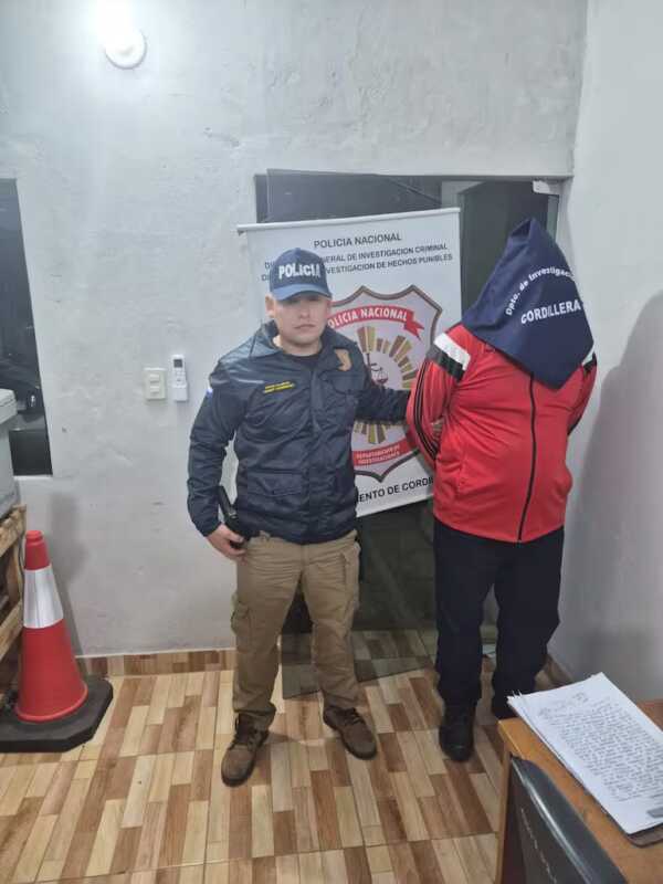 Dos hombres fueron detenidos en Emboscada por su presunta vinculación con los explosivos utilizados en el megaasalto a entidades financieras de Santa Rita, en Alto Paraná. La investigación continúa para identificar a toda la organización criminal.