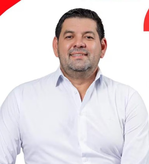Paraguay: emboscan a balazos a un precandidato a días de las elecciones internas 2 José Talavera, precandidato a la intendencia de Itakyry, denunció que fue emboscado a tiros mientras regresaba de una actividad política. Tanto él como su chofer resultaron ilesos y la Policía investiga el ataque ocurrido a pocos días de las internas partidarias en Paraguay.