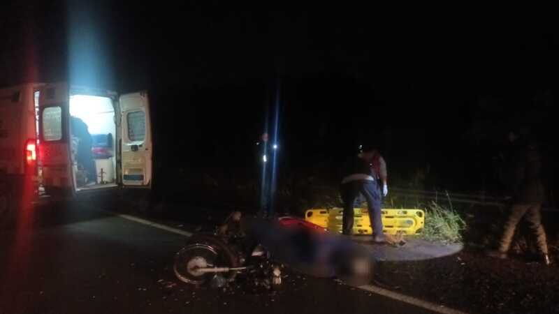 Un motociclista murió y otro sufrió graves heridas tras una colisión ocurrida sobre la Ruta Nacional 14 en Bernardo de Irigoyen. La víctima fatal fue identificada como Juan Pablo Alexandre, de 53 años.