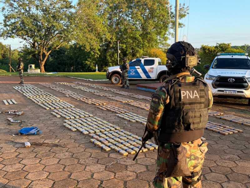 Golpe al narcotráfico: secuestraron más de 600 kilos de marihuana en Puerto Iguazú 2 Prefectura 2 - 1