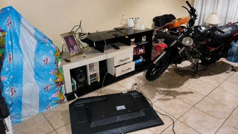 “Estaban todos los policías reunidos mirando el partido”: la denuncia de una vecina de Terrazas 2 tras sufrir un robo La vecina cuestionó la falta de prevención y sostuvo que, además de las pérdidas materiales, los robos generan un profundo impacto emocional en las familias afectadas.