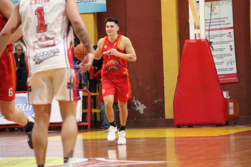Tokio derrotó 80-74 a Hércules de Charata en el tercer juego de la serie de playoffs y avanzó a la siguiente instancia de la Liga Federal. Daniel Tabbia fue la gran figura del Oriental con 26 puntos.