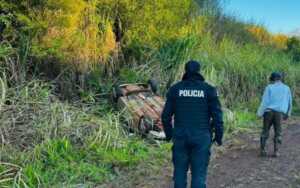Perdió el control del automóvil y terminó volcado sobre la Ruta Provincial 13 en El Soberbio El vehículo terminó con las ruedas hacia arriba sobre la banquina de la Ruta Provincial 13. Afortunadamente, el conductor salió ileso.