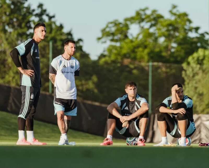 Selección Argentina: Scaloni probó un equipo alternativo en Kansas y empezó a delinear el amistoso ante Honduras 3 WhatsApp Image 2026 06 02 at 17.08.10 - 2