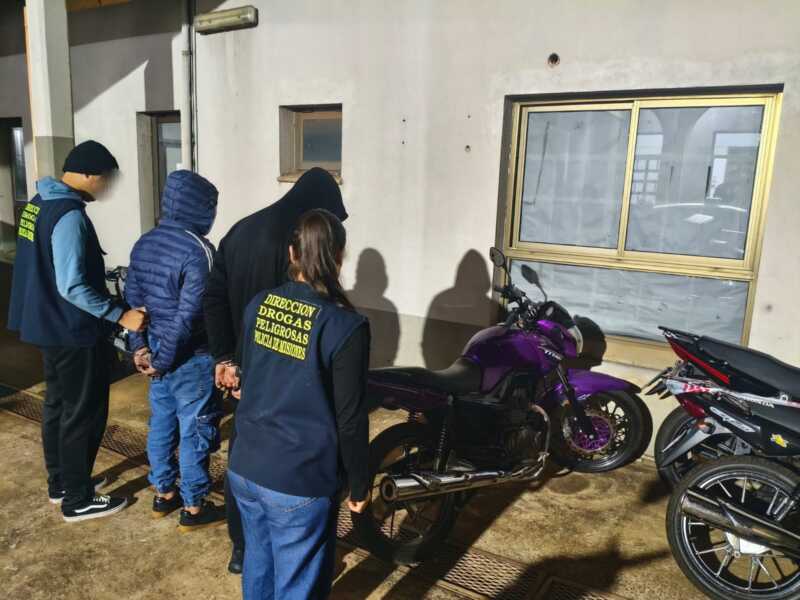 Detuvieron a dos dealers con cocaína y un arma en Posadas: uno es policía penitenciario 3 WhatsApp Image 2026 06 03 at 16.37.07 - 2