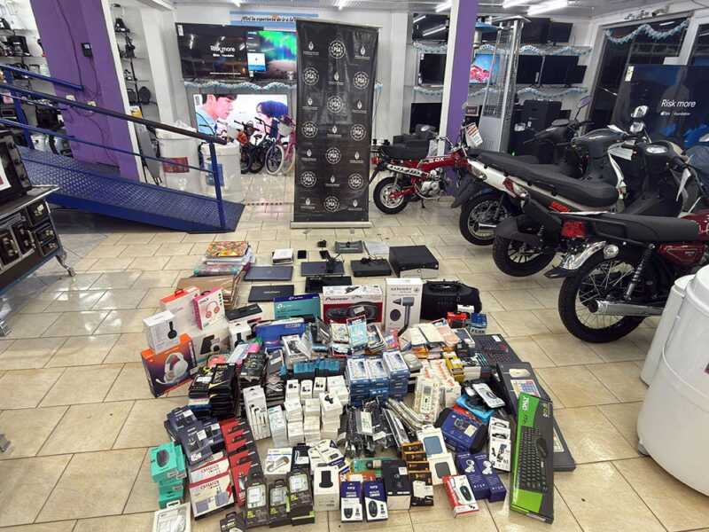 Golpe al contrabando en Misiones: desarticularon una red tras 18 allanamientos y detuvieron a dos personas 6 WhatsApp Image 2026 06 09 at 16.40.02 1 - 5