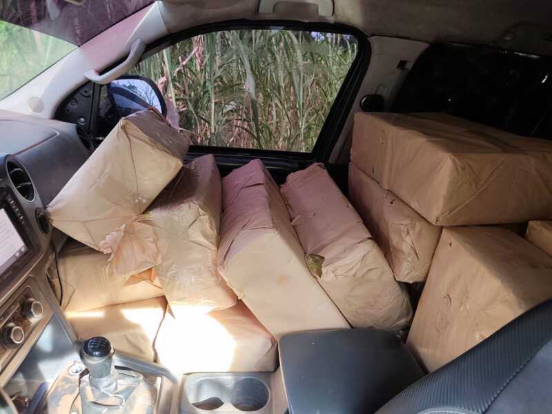 La Policía secuestró casi 900 kilos de marihuana y frustró una fuga narco en Eldorado 10 WhatsApp Image 2026 06 09 at 21.16.16 - 9