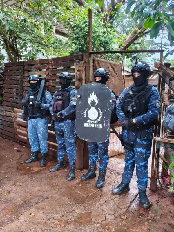 Cayó un narcobúnker en Iguazú: droga, objetos robados y tres detenidos 3 Tres detenidos y un narcobúnker desmantelado tras una investigación por robos