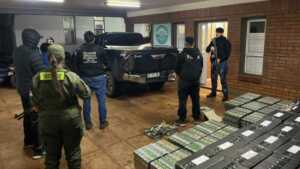 Operativo cerrojo en Misiones: secuestraron cigarrillos de contrabando por $40 millones y una camioneta robada en Brasil secuestraron cigarrillos de contrabando por $40 millones