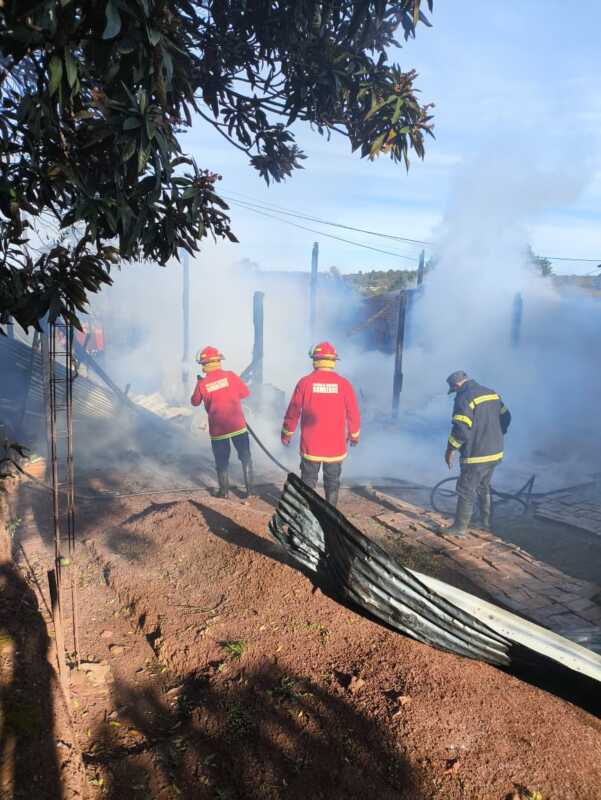 Incendio en Apóstoles: bomberos lograron controlar las llamas y no hubo heridos 5 WhatsApp Image 2026 06 15 at 17.12.37 - 4
