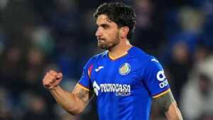 Arambarri firma con River