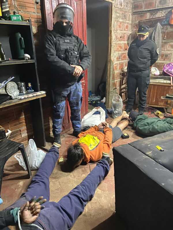 Desarticularon una banda investigada por robos y estafas en Posadas: hay 12 detenidos 7 WhatsApp Image 2026 06 17 at 16.29.49 1 - 6