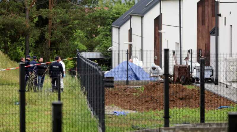 Hallaron 34 fetos enterrados en el jardín de una vivienda en Polonia y detuvieron a una médica 4 WhatsApp Image 2026 06 17 at 17.29.39 - 3