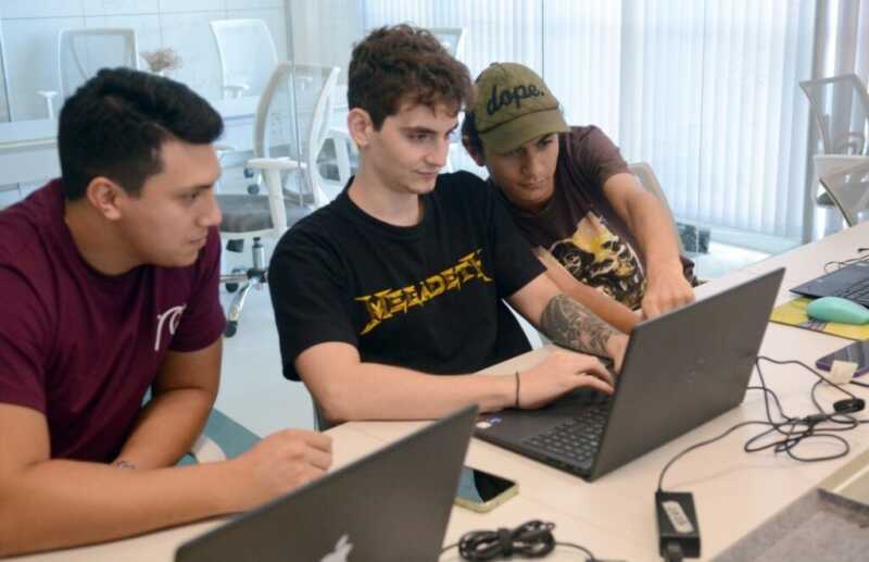 Encuentro Misionero impulsa una ley para fortalecer startups y potenciar la economía del conocimiento en Misiones Encuentro Misionero impulsa una ley para fortalecer startups