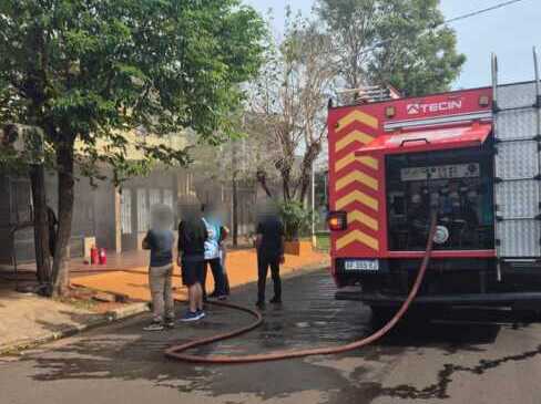 Incendio en Posadas: un cortocircuito desató un foco ígneo en una vivienda y causó daños materiales WhatsApp Image 2026 06 18 at 17.20.41 1 e1781821273797 - 3