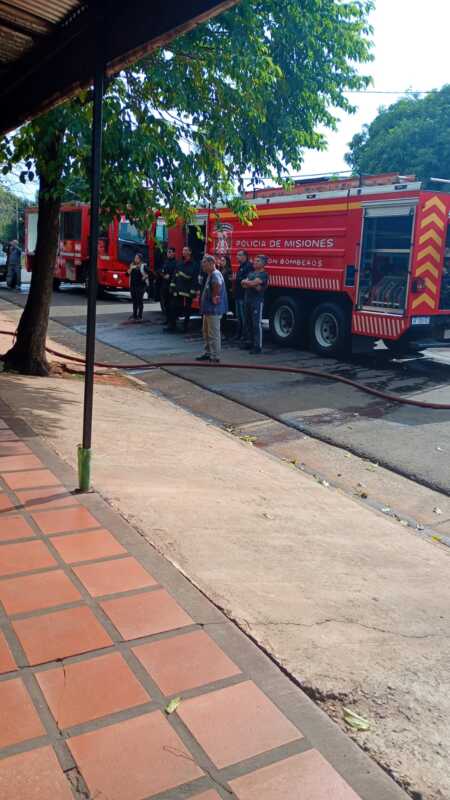 Incendio en Posadas: un cortocircuito desató un foco ígneo en una vivienda y causó daños materiales 6 WhatsApp Image 2026 06 18 at 19.10.34 - 5