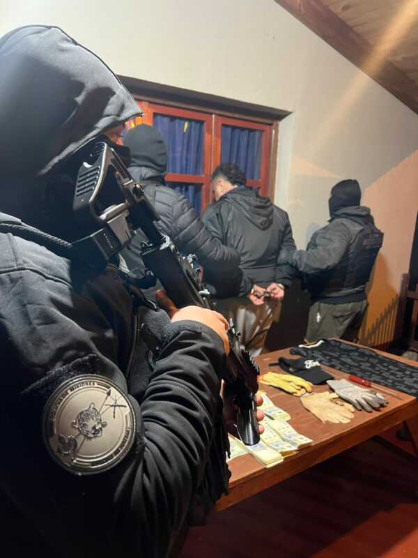 Recuperaron más de 14 millones de pesos tras un millonario robo en Cerro Azul y detuvieron a dos sospechosos 6 WhatsApp Image 2026 06 23 at 10.42.29 - 5