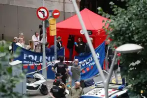 Barcelona: asesinan de un disparo en la cabeza a un hombre en pleno centro durante la visita del Papa ataqueespa - 1