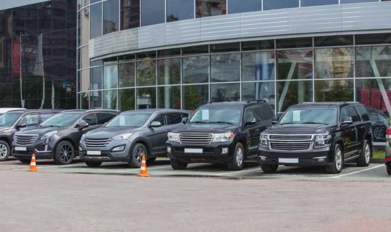 El mercado automotor enfrenta un exceso de stock: crecen la oferta y la competencia, pero la demanda sigue sin reaccionar 4 La creciente oferta de marcas y modelos genera mayor competencia en un mercado donde los consumidores postergan decisiones de compra.