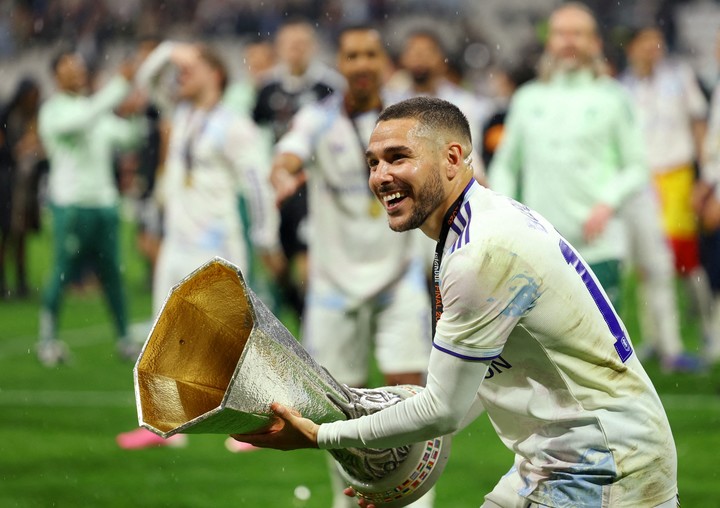 Alerta en la Selección: Buendía, expectante de un llamado ante una posible baja para el Mundial Emiliano Buendía fue alertado por la Selección Argentina ante una posible baja por lesión antes del Mundial 2026. Nicolás Paz es seguido de cerca por el cuerpo técnico de Lionel Scaloni.