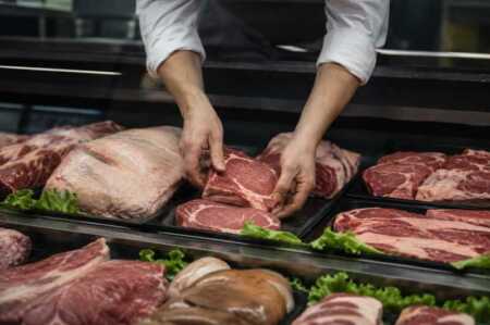 Mientras las exportaciones crecen, el mercado interno registra una fuerte retracción en el consumo de carne vacuna.