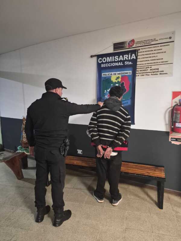 El sospechoso fue detenido tras una breve persecución luego de una alerta realizada al sistema de emergencias 911.