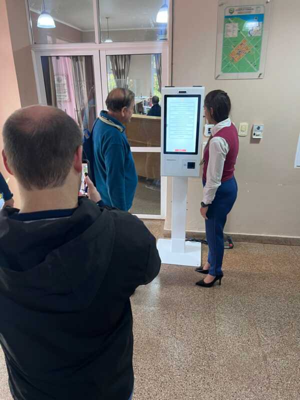 Energía de Misiones desmintió rumores y garantizó la continuidad del servicio en Corpus 3 Energía de Misiones desmintió rumores sobre un supuesto retiro de personal en Corpus y ratificó la continuidad del servicio de guardia.
