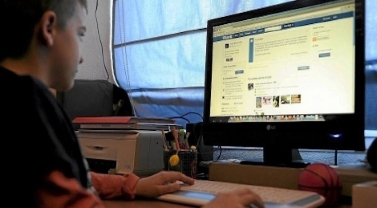 Aryathne Bar explicó los alcances de la futura ley de protección de niños y adolescentes en entornos digitales 2 Misiones avanza con una normativa que apunta a proteger a menores frente a las apuestas online, el grooming, la sextorsión y otras formas de violencia digital.