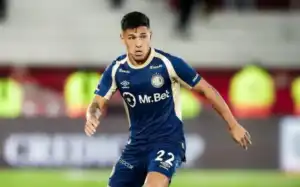 Leandro Lozano se realiza la revisión médica y está a un paso de convertirse en el primer refuerzo de Boca. El lateral uruguayo firmará por tres años tras su llegada desde Argentinos Juniors.